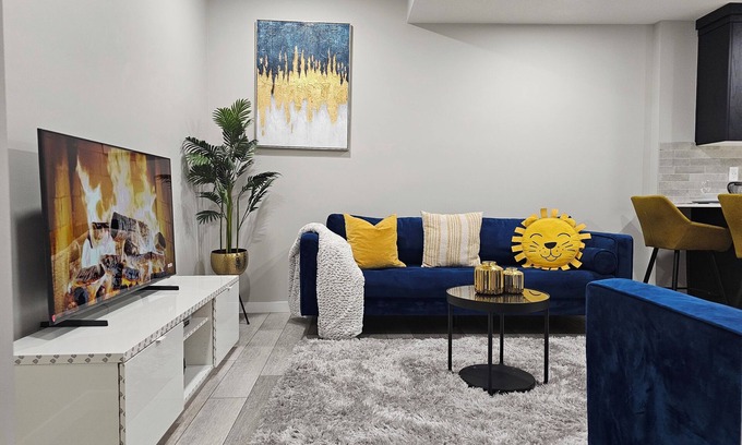 Southwest Calgary Maison | Cozy 2 bedroom Suite in SouthWest, Calgary - Fast Wifi + Free Parking
