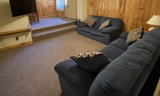 Stahlstown Cabine | Cozy 2 bedroom suite with living room. Close to hiking trails, ski resorts and family parks!