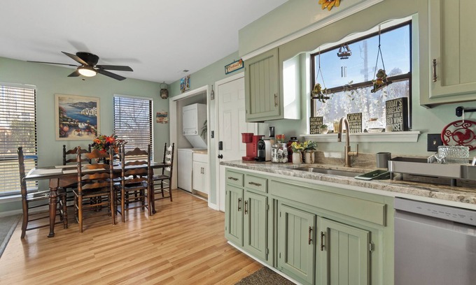 Chic's Beach Maison | Cozy 2-bedroom townhome in peaceful Virginia Beach with AC, WiFi
