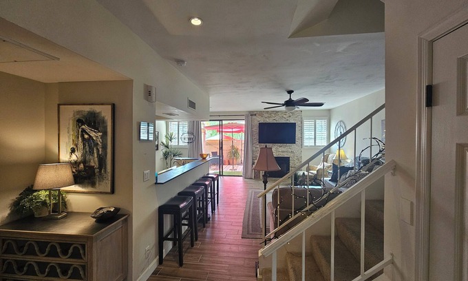 Central Scottsdale Maison | Cozy 2-bedroom townhome in charming Scottsdale with fitness room, WiFi