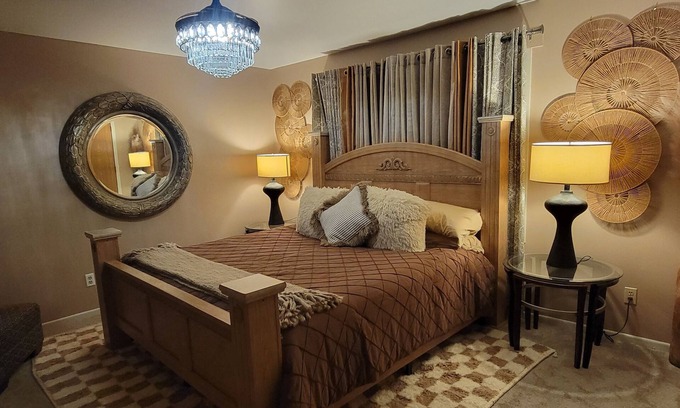 DeKalb Maison | Cozy 2-bedroom townhome in tranquil DeKalb with AC, WiFi