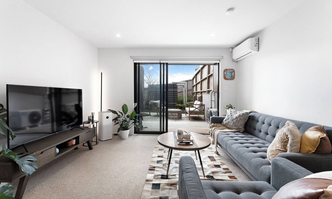 Massey Maison | Cozy 2-bedroom townhouse in charming west Auckland with WiFi, AC - Free Carpark