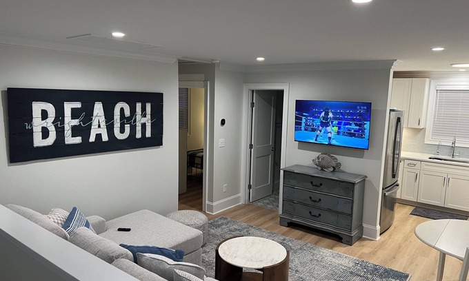 Bayshore Appartement | Cozy 2 Bedroom Upstairs Guesthouse with Private Entrance near Wrightsville Beach