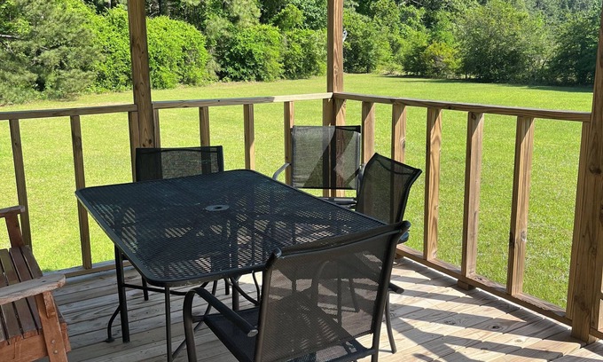 Bucks Maison | Cozy 2-BR MH in wonderful country setting. Short drive to Industrial Plants