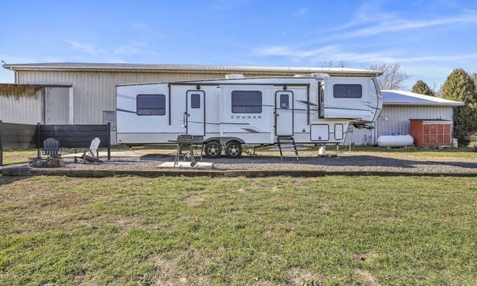 Pine Grove Maison | Cozy 2-Guest RV on Nature Farm
