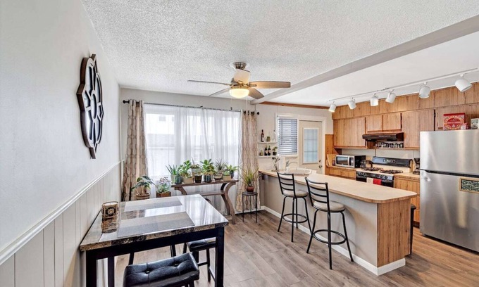Swarthmorewood Maison | Cozy 2B/1B by Swarthmore w Driveway!