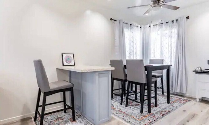 Los Angeles Appartement | Cozy 2bd/2ba residential unit with free parking