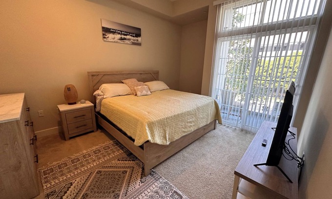 Airport Area Appartement | Cozy 2BD Large king & queen bed heart of Irvine