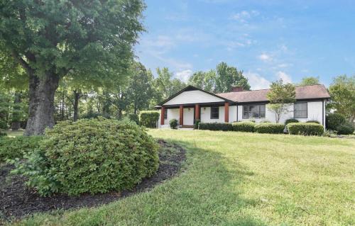 Bowling Green Maison | Cozy 2BR 2BA 5 min to lake 20 min to downtown CLT