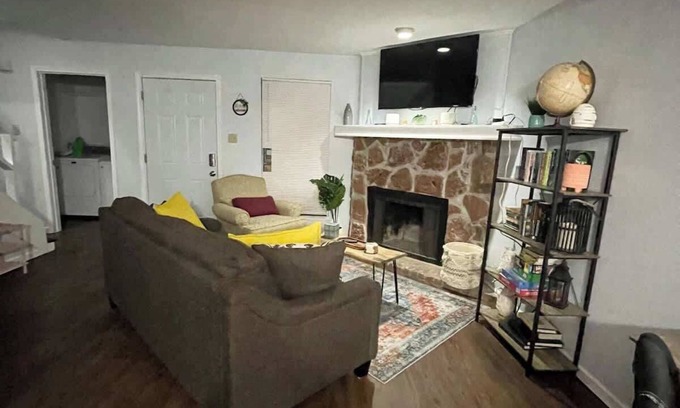 Shenandoah Appartement | 2BR/2BA townhouse close to Woman’s Hospital!