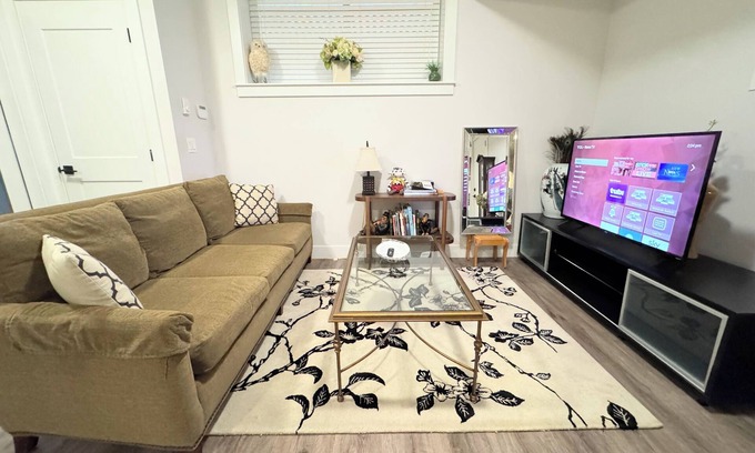 Surrey Maison | Cozy 2BR basement suite 5 mins from Elgin Park