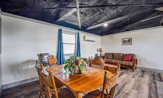 Paluxy Cabine | Cozy 2BR Cabin W/ Peaceful Views & Full Kitchen