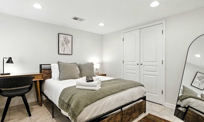 Near Northeast Appartement | Cozy 2BR Flat - Walk to METRO Union Market