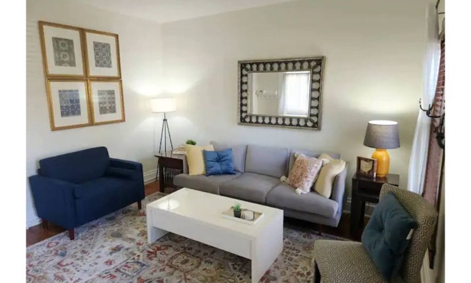 Old North Columbus Maison | Cozy 2BR w/ Firepit By OSU & Hospital