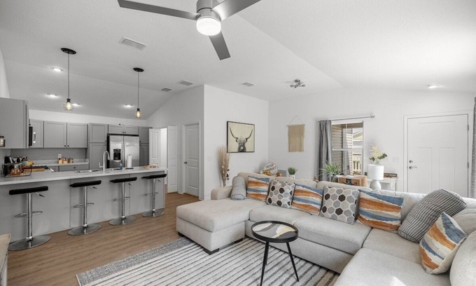 Sumter County Maison | Cozy 2BR With Golfcart | 5 Mins to Eastport Sq.