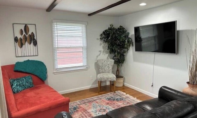 Eastside Maison | Cozy 3 bdr house walking distance to Lemoyne. Near SU, hospitals & downtown