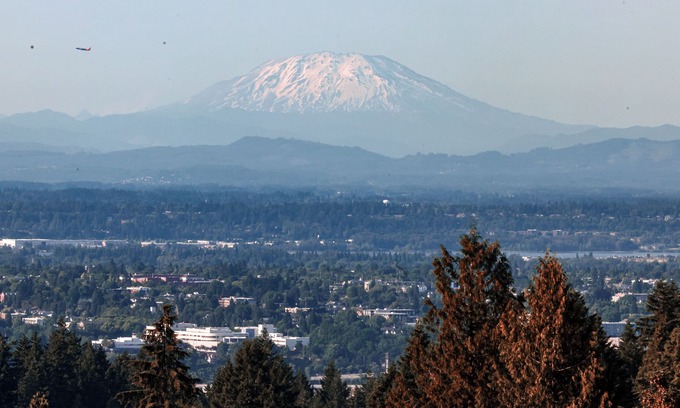 Portland Heights Maison | Cozy 3-bed house with Mt. St. Helens View in SW Hills Portland