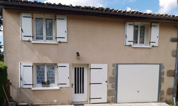 Saint-Jean-la-Vetre Cottage | Gîte 110m²: 3 ch, terrasse, jardin, animaux acceptés, wifi, charges incluses, draps fournis