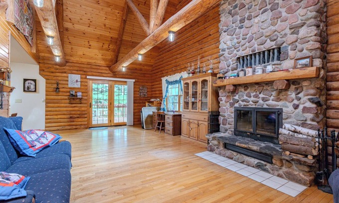 Chili Cabine | Cozy 3-bedroom cabin with WiFi and AC in tranquil Greenwood
