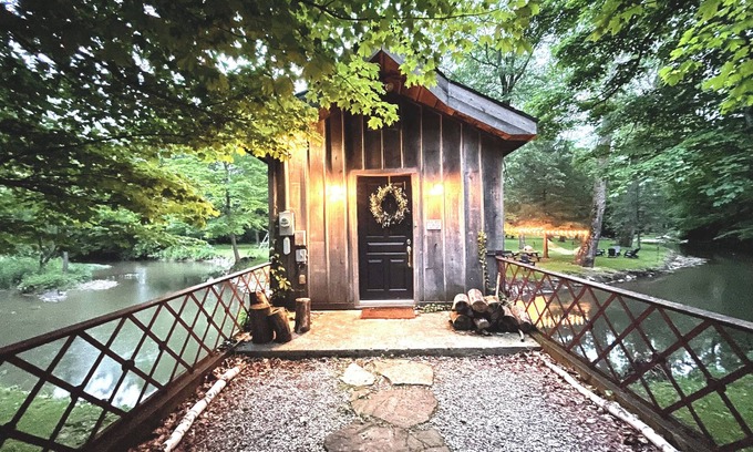 Blacklick Cabine | Cozy 3-bedroom cabin in lovely New Albany with WiFi, AC