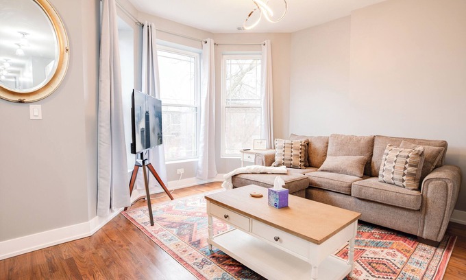 Woodlawn Appartement | Cozy 3-bedroom condo near University of Chicago