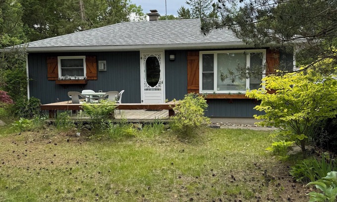 Lambton Shores Cottage | Cozy 3 bedroom cottage, short walk from the beach