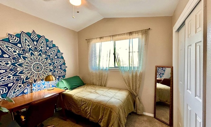 Northeast Heights Maison | Cozy 3-Bedroom Getaway with Yard, Driveway and Garage