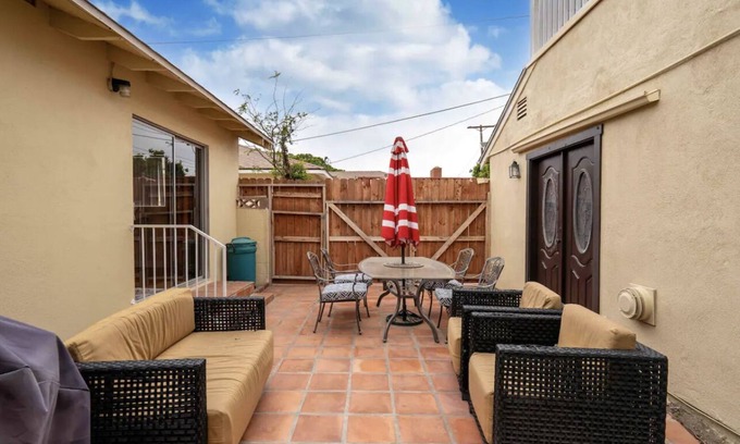 Carriage Square Maison | Cozy 3 bedroom home.