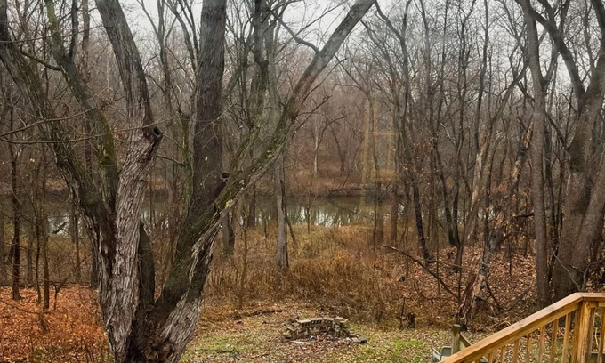 Niles Maison | Cozy 3-bedroom house on the river in Niles, Ohio with WiFi
