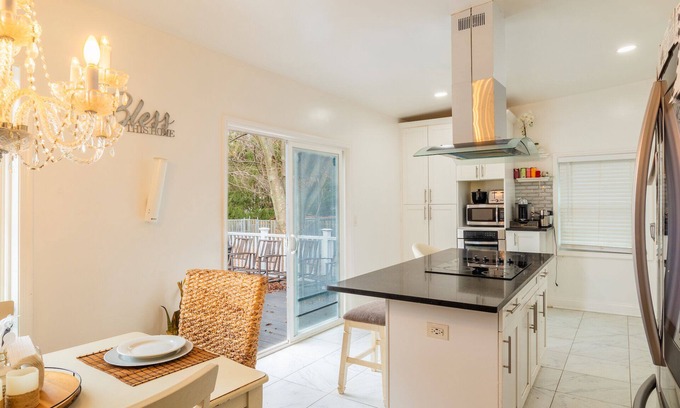 Stone Tavern Maison | Cozy 3-bedroom house in enjoyable East Windsor with AC, WiFi & car charging