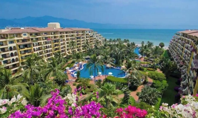 Marina Vallarta Station Balnéaire | Cozy 3 bedroom Family Beach Condo in beachfront Resort in Puerto Vallarta!