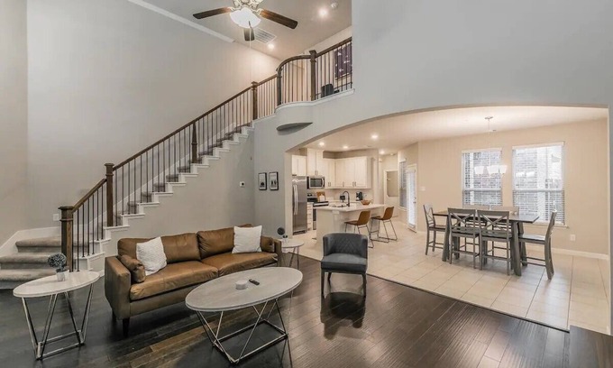 North Central Carrollton Maison | Cozy 3-bedroom townhome with WiFi, AC in centrally located Carrollton