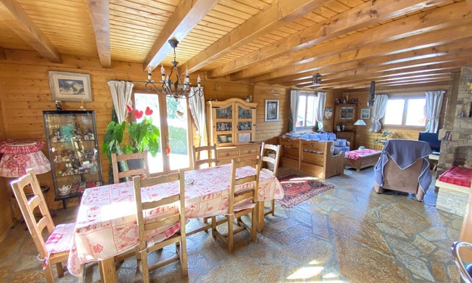 Les Carroz-d'Araches Chalet De Ski | Cozy 3-BR Chalet in Quiet Area - Near Slopes, Fireplace, WiFi, Garage