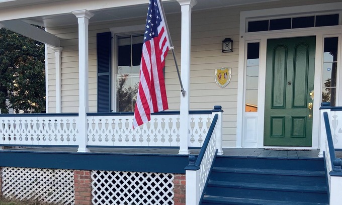 Selma Maison | Cozy 3 BR in Historical District with screened in porch. Newly remodeled.