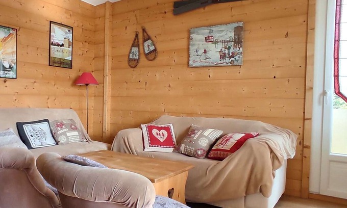 Font-Romeu-Odeillo-Via Appartement | Appartement cosy 3 pièces, 6 pers, proche centre Font-Romeu, télécabines, avec parking et balcon