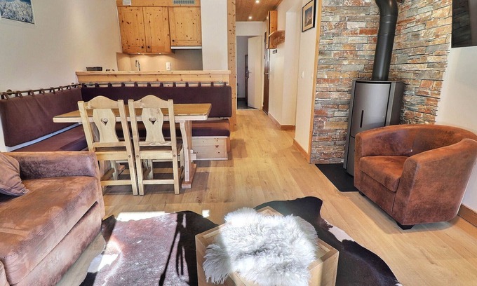 Meribel-Mottaret Appartement | Cómodo apartamento con chimenea, 3 habitaciones y WiFi gratuito