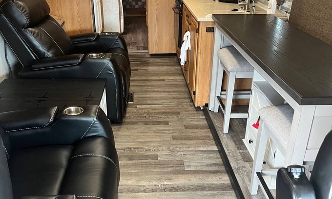 Gulf Hills Maison | Cozy 36’ Motorhome RV in Ocean Springs, MS.