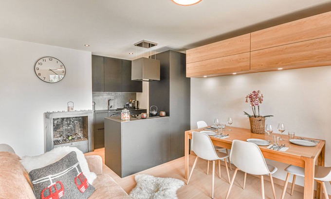 Les Gets Appartement | Charmant T2 + cabine, proche pistes et centre, balcon, cheminée, WIFI, parking, 4-5 pers.