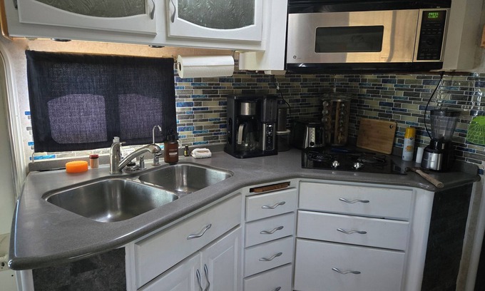 Millersview Maison | Cozy 38 foot RV minutes from Lake Ivie with boat parking/plug