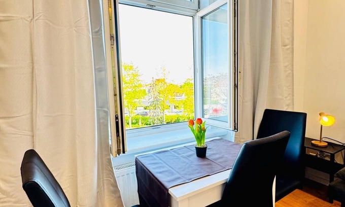 Liesing Appartement | Cozy 3BR Apt Near Kaufpark Alterlaa
