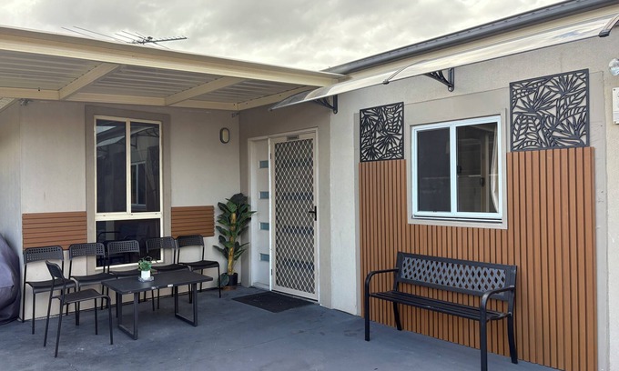 Fairfield Heights Maison | Cozy 3 bedrooms with free parking-lockable front gate
