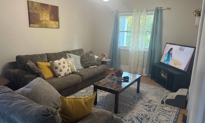 Buffalo Maison | Cozy 3BR Lower Unit home in South Buffalo Near Downtown