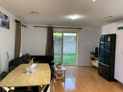 Fairfield Heights Maison | Cozy 3BR with free dryer & free parking& lockable front gate