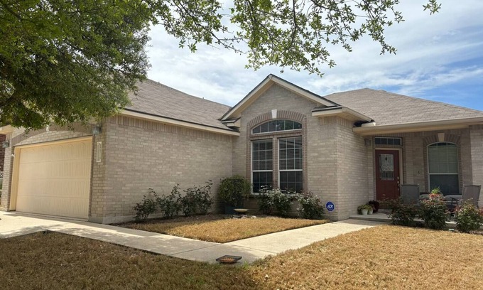 San Antonio Maison | Cozy 4-bedroom house in delightful San Antonio with AC, WiFi