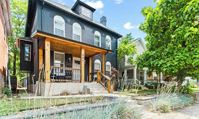 Livingston Park Maison | Cozy 4-bedroom house in pleasant Columbus with WiFi, AC