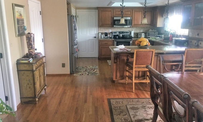 Antioch Maison | Cozy 4-bedroom house in peaceful Antioch with WiFi, AC