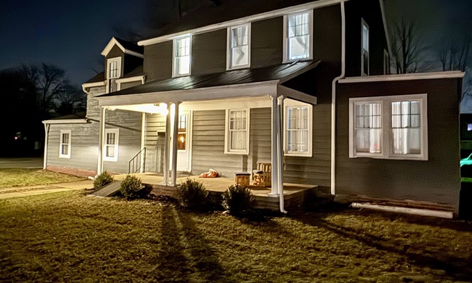 Toledo Maison | Cozy 4 Bedroom Residential Home With indoor fireplace and lots of parking