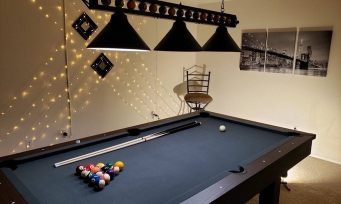 Five Oaks Maison | Élégante maison 4B avec table de billard, près de Nike / Intel, à 30 km du centre-ville de Portland