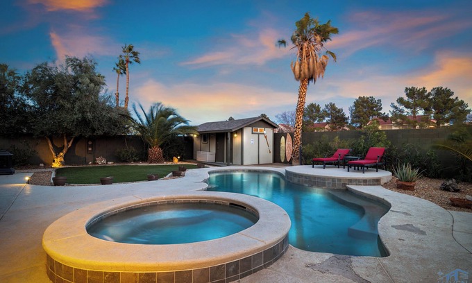 Spring Valley Maison | Cozy 4Bd House,Salt Water Pool & Jacuzzi! 10mins to the Strip, 20mins to Airport