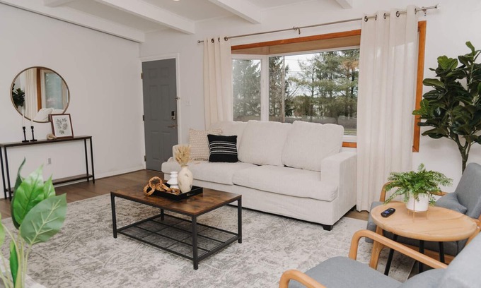 Wayne Maison | Cozy 4Bedroom/2Bath House - 5 Minutes from King Of Prussia